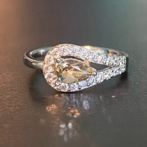 Fragrant Jewels The Great Houdini Ring Greige/Silver- Size 6.